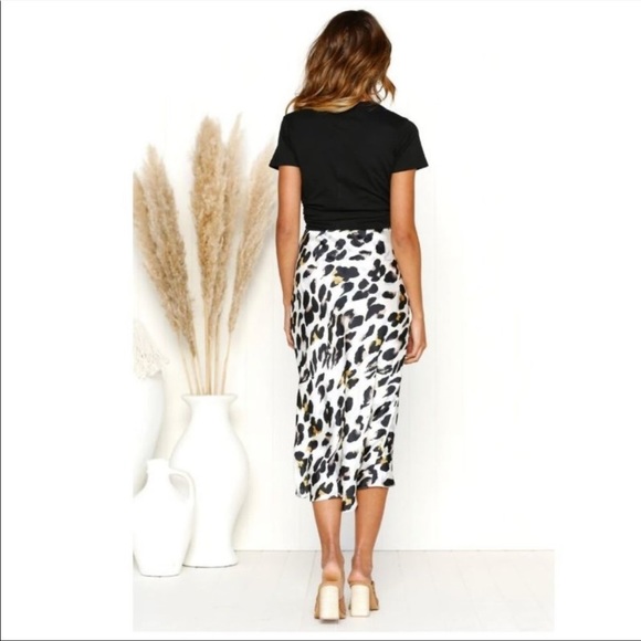 High Waist White Leopard Print Midi Pencil Skirt - Picture 4 of 7